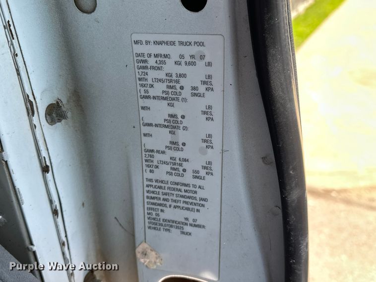 image for item ES6508 2007 Ford E350 utility van