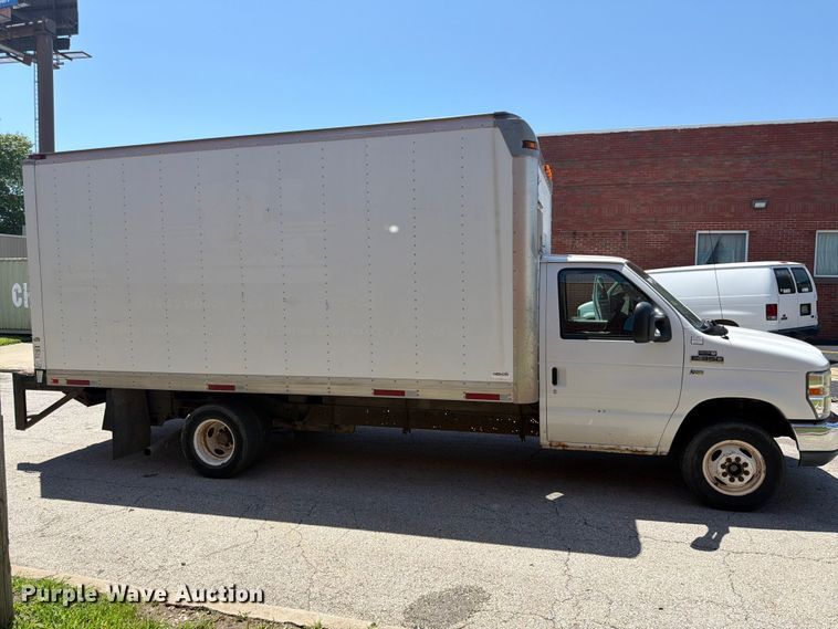 image for item ES6510 2011 Ford E350 box truck