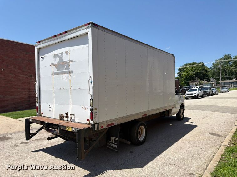 image for item ES6510 2011 Ford E350 box truck