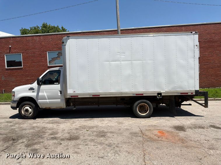 image for item ES6510 2011 Ford E350 box truck