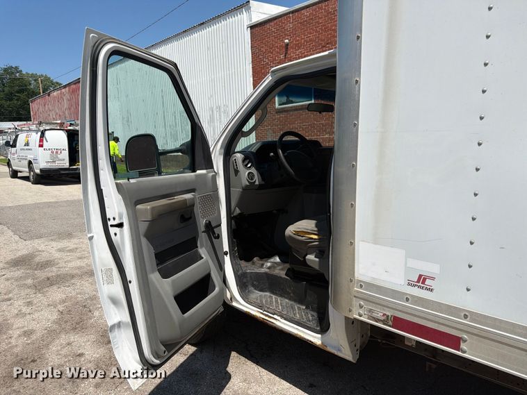 image for item ES6510 2011 Ford E350 box truck