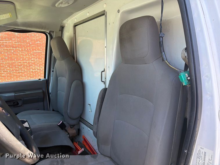 image for item ES6510 2011 Ford E350 box truck
