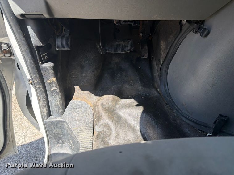 image for item ES6510 2011 Ford E350 box truck