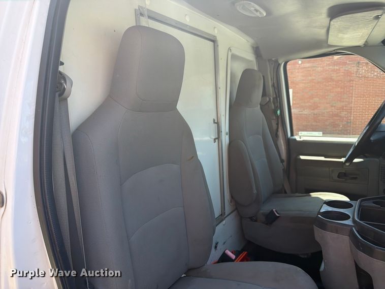 image for item ES6510 2011 Ford E350 box truck