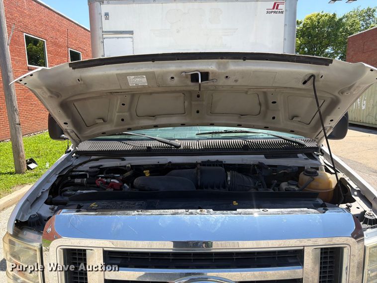 image for item ES6510 2011 Ford E350 box truck