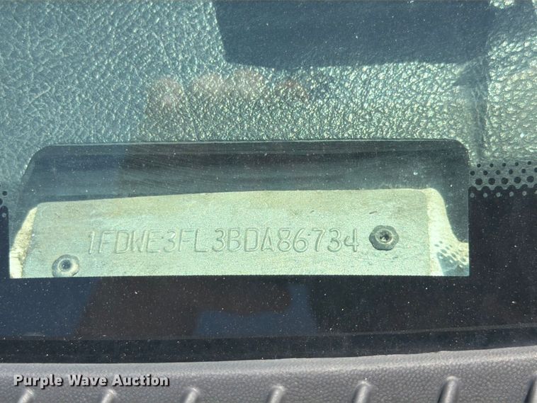 image for item ES6510 2011 Ford E350 box truck