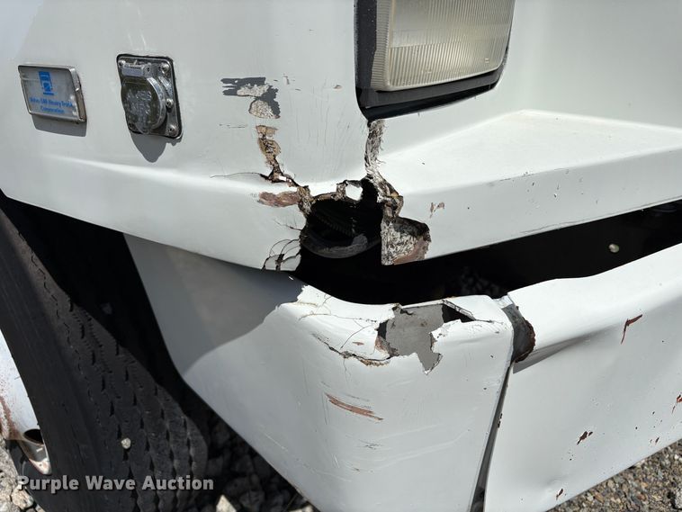 image for item ET0525 1993 White GMC WG truck