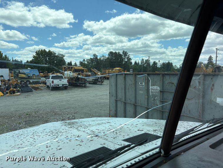 image for item ET0525 1993 White GMC WG truck
