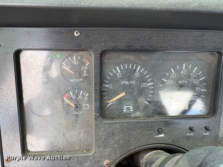 image for item ET0525 1993 White GMC WG truck