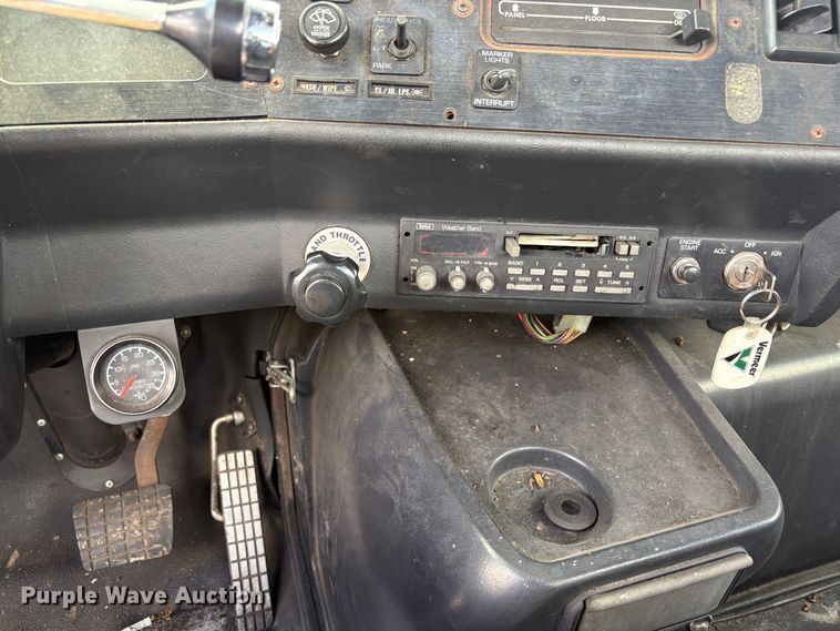 image for item ET0525 1993 White GMC WG truck