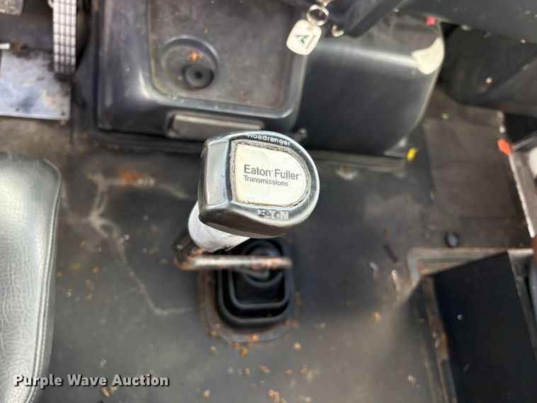 image for item ET0525 1993 White GMC WG truck