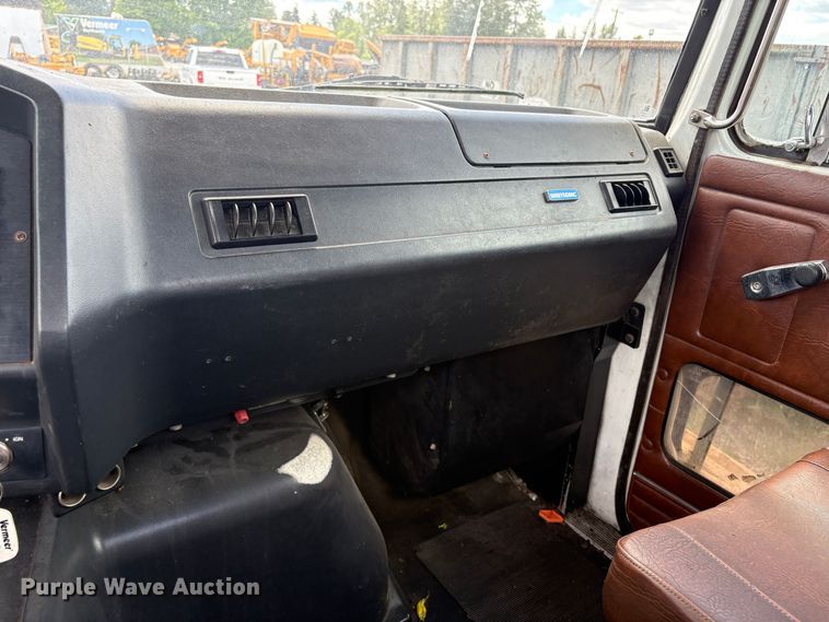 image for item ET0525 1993 White GMC WG truck