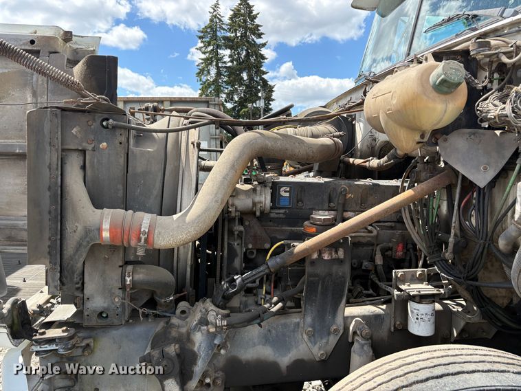 image for item ET0525 1993 White GMC WG truck