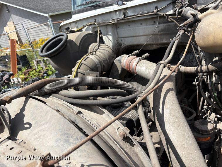 image for item ET0525 1993 White GMC WG truck