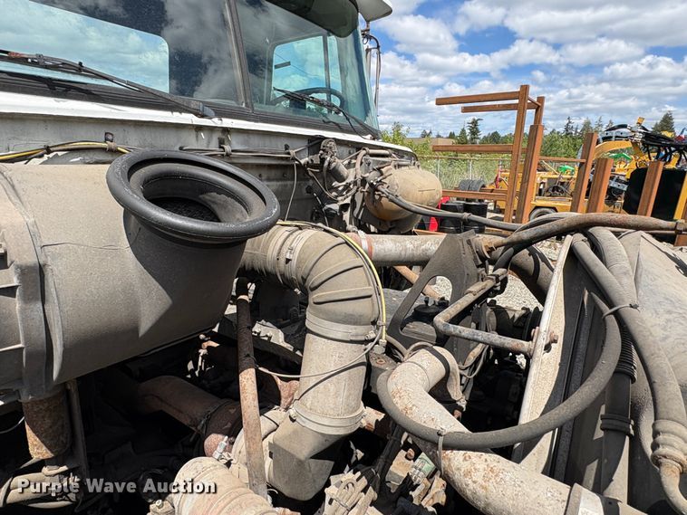 image for item ET0525 1993 White GMC WG truck