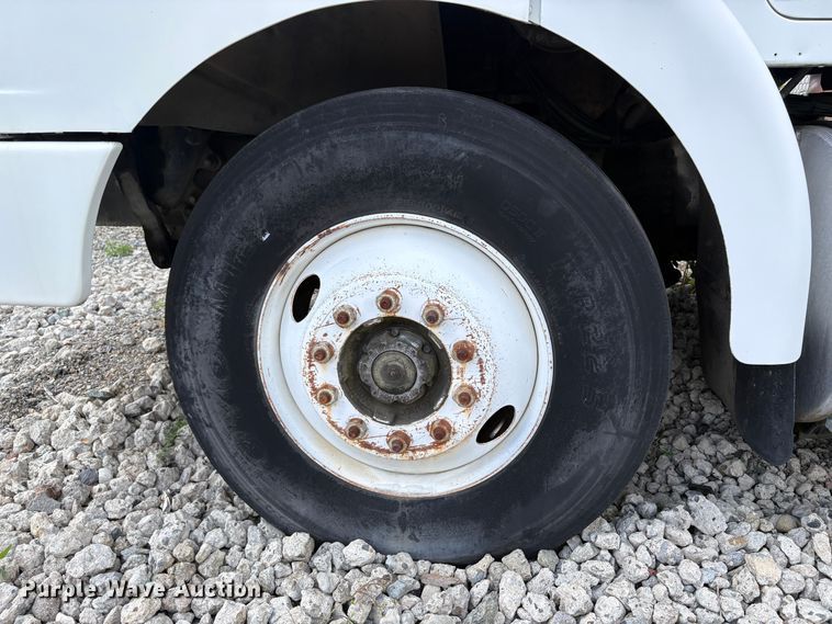 image for item ET0525 1993 White GMC WG truck