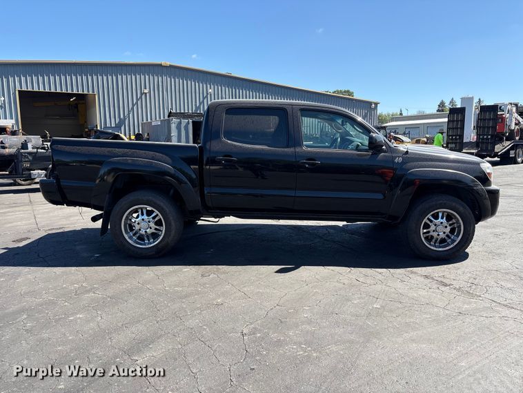 image for item ET0531 2011 Toyota Tacoma Crew Cab pickup truck
