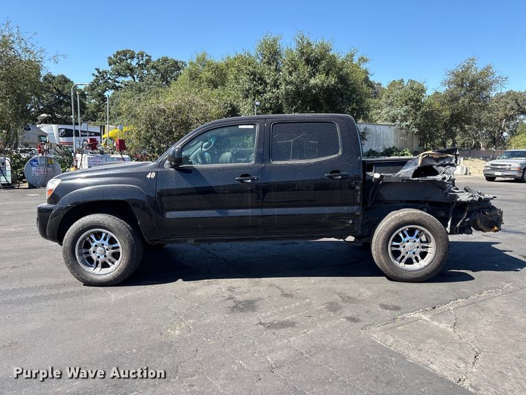 image for item ET0531 2011 Toyota Tacoma Crew Cab pickup truck