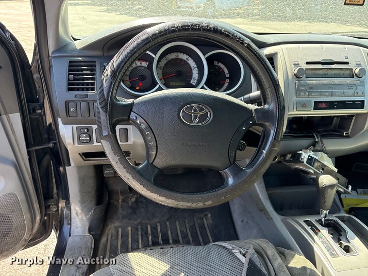 image for item ET0531 2011 Toyota Tacoma Crew Cab pickup truck