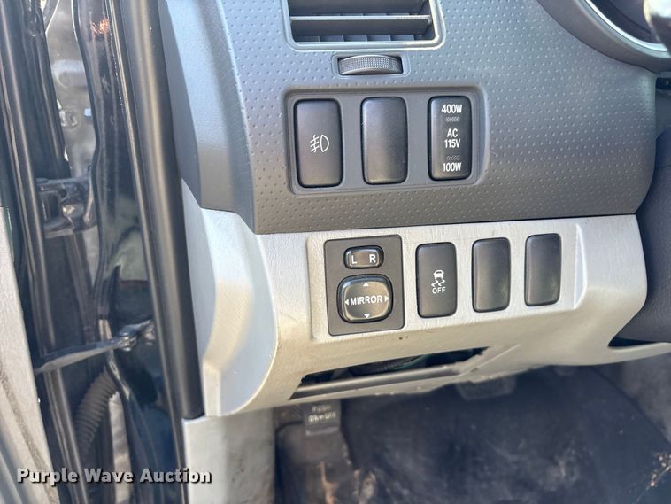 image for item ET0531 2011 Toyota Tacoma Crew Cab pickup truck