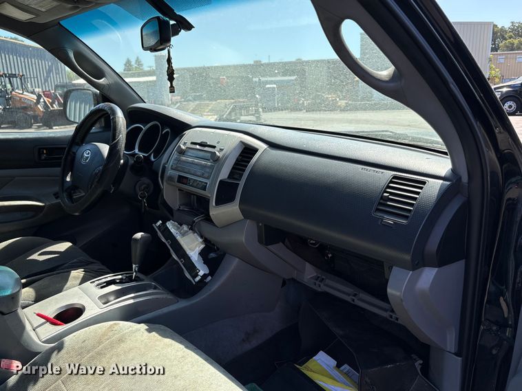 image for item ET0531 2011 Toyota Tacoma Crew Cab pickup truck