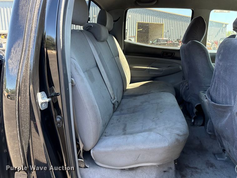 image for item ET0531 2011 Toyota Tacoma Crew Cab pickup truck