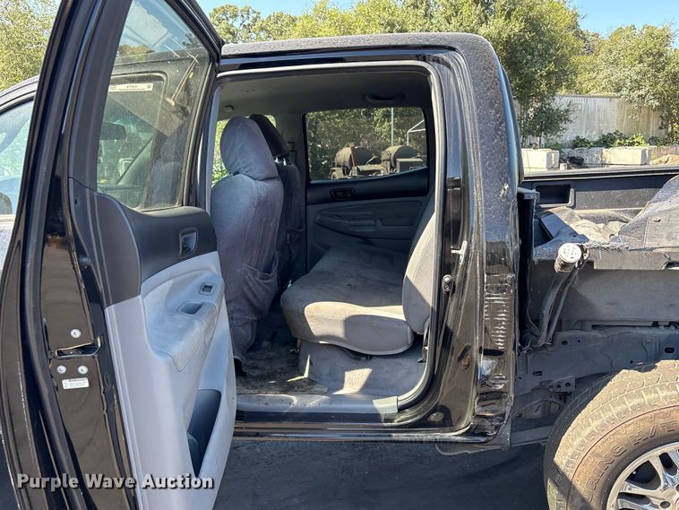 image for item ET0531 2011 Toyota Tacoma Crew Cab pickup truck