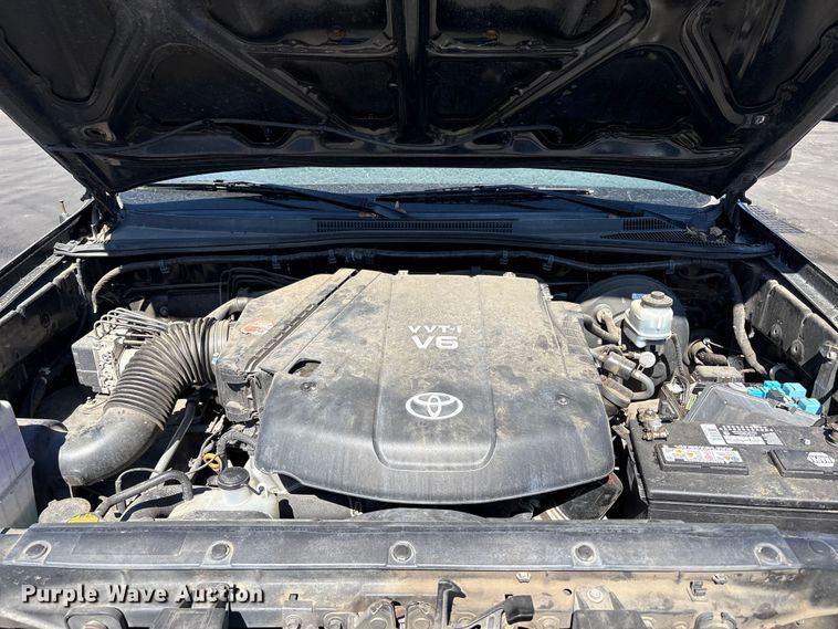 image for item ET0531 2011 Toyota Tacoma Crew Cab pickup truck