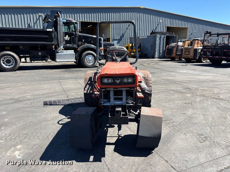 image for item ET0533 Kubota B5200 tractor