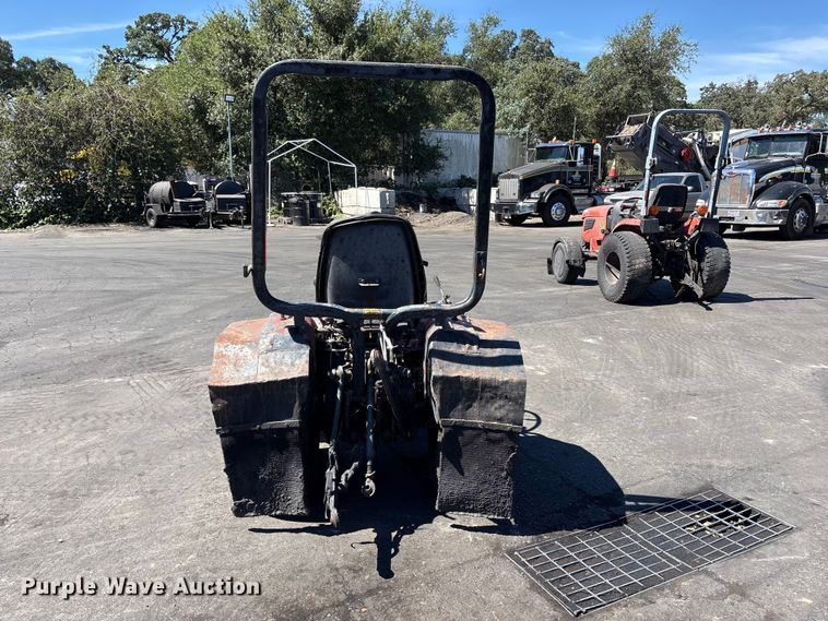 image for item ET0533 Kubota B5200 tractor