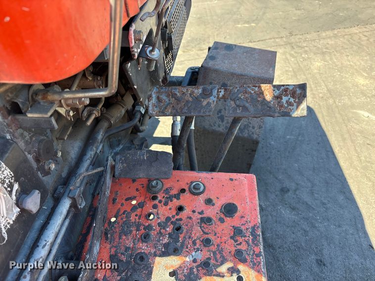 image for item ET0533 Kubota B5200 tractor