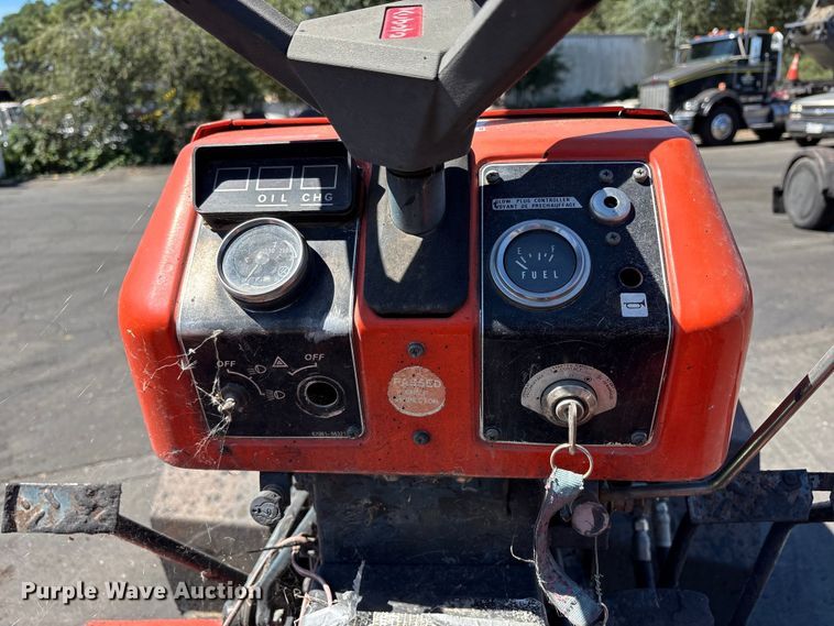 image for item ET0533 Kubota B5200 tractor