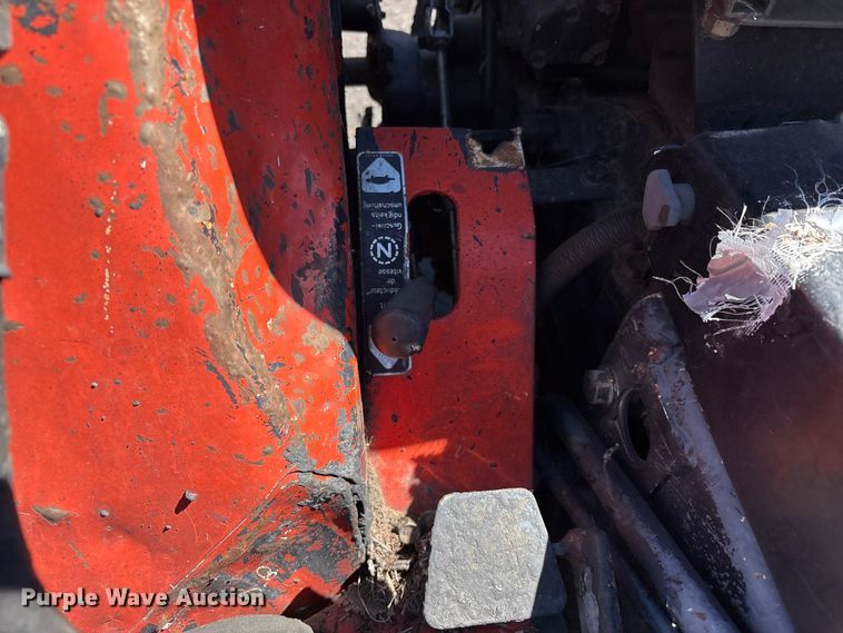 image for item ET0533 Kubota B5200 tractor