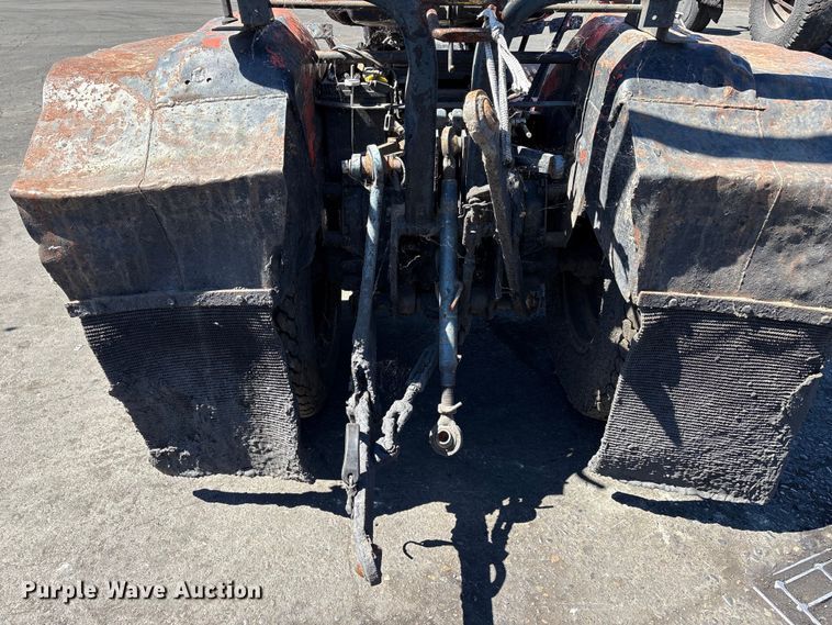 image for item ET0533 Kubota B5200 tractor