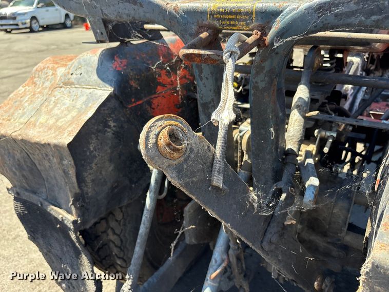 image for item ET0533 Kubota B5200 tractor