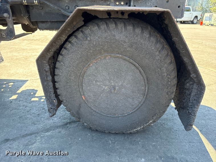 image for item ET0533 Kubota B5200 tractor