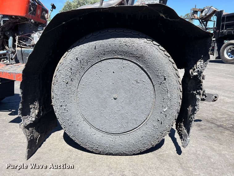 image for item ET0533 Kubota B5200 tractor