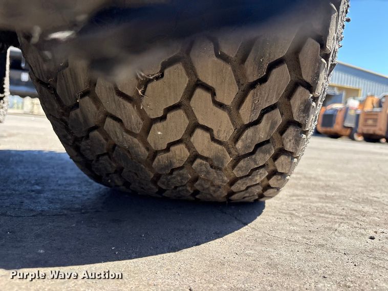 image for item ET0533 Kubota B5200 tractor