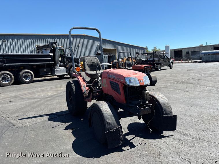 image for item ET0534 Kubota B2320 tractor