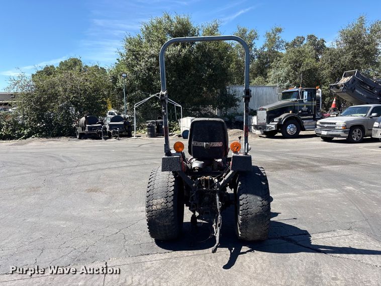 image for item ET0534 Kubota B2320 tractor