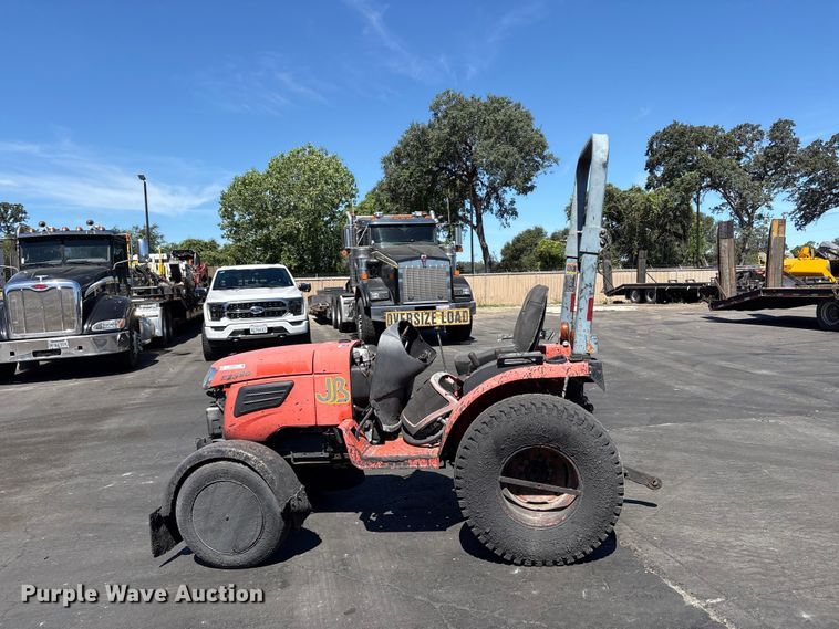 image for item ET0534 Kubota B2320 tractor