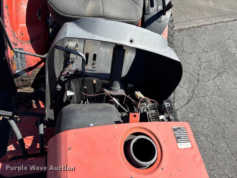 image for item ET0534 Kubota B2320 tractor