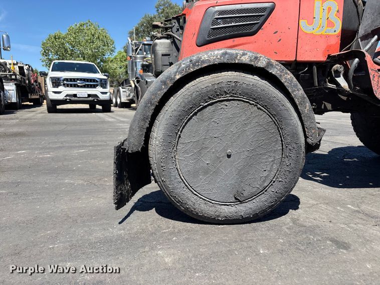 image for item ET0534 Kubota B2320 tractor