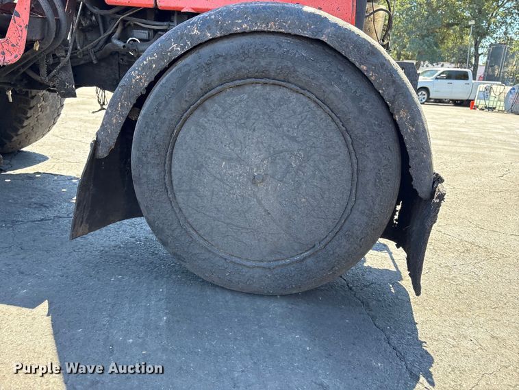 image for item ET0534 Kubota B2320 tractor