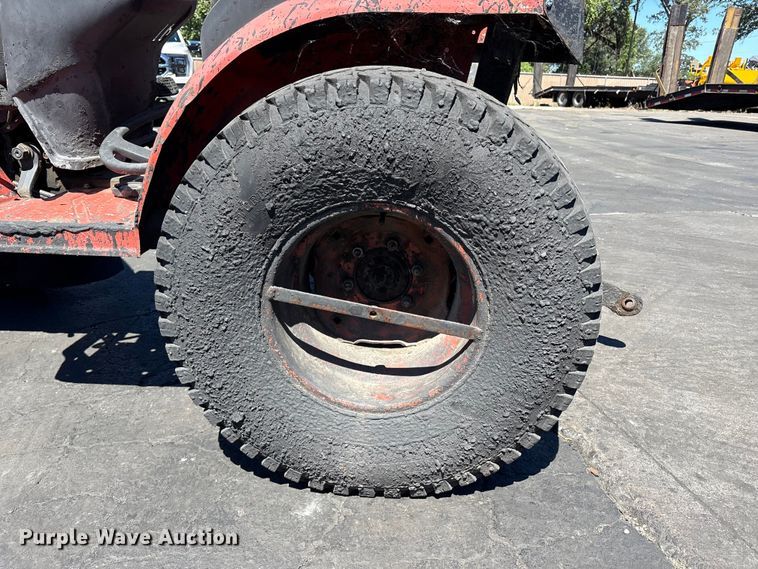 image for item ET0534 Kubota B2320 tractor