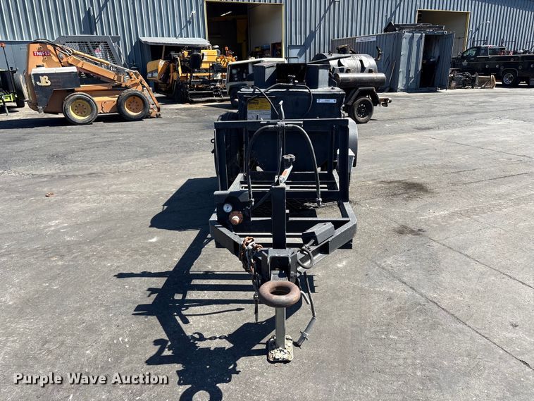 image for item ET0539 Roof Master 140 asphalt trailer