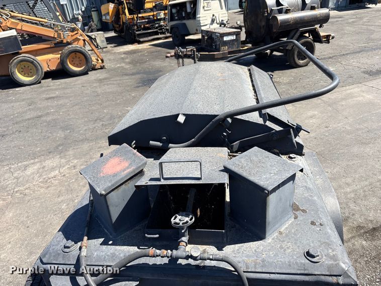 image for item ET0539 Roof Master 140 asphalt trailer