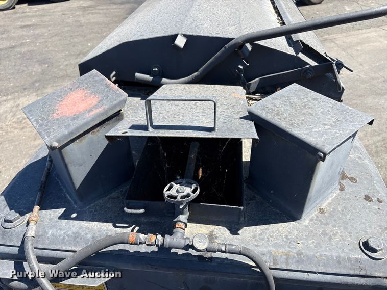 image for item ET0539 Roof Master 140 asphalt trailer