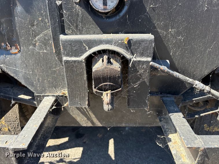 image for item ET0539 Roof Master 140 asphalt trailer