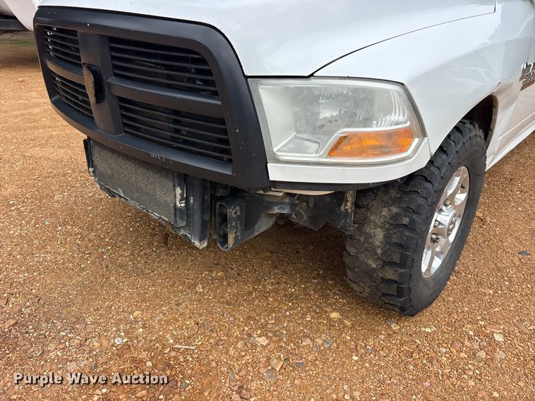 image for item ET2228 2012 Dodge Ram 2500 Crew Cab pickup truck